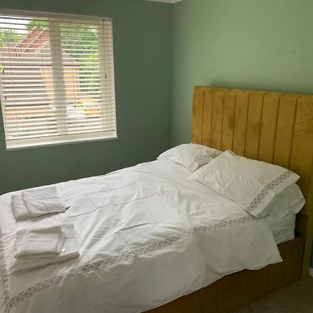 Cosy One Bed Flat Free Parking Send Exterior foto