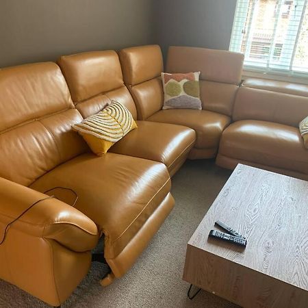 Cosy One Bed Flat Free Parking Send Exterior foto