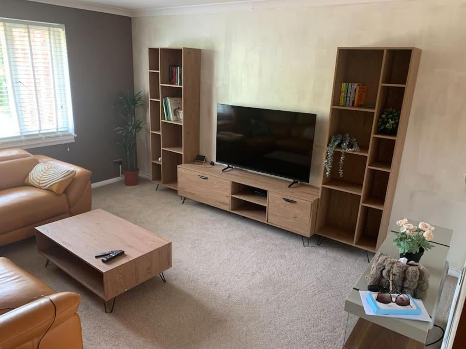 Cosy One Bed Flat Free Parking Send Exterior foto