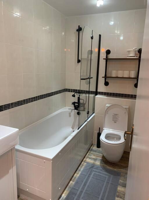Cosy One Bed Flat Free Parking Send Exterior foto